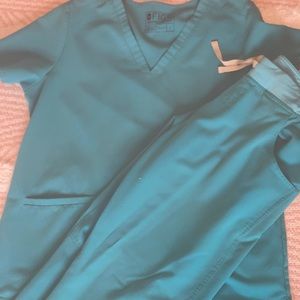 Figs turquoise scrubs size large